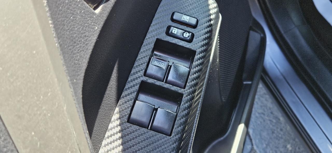 Toyota RAV4 AWD 4dr XLE (Natl) 2013