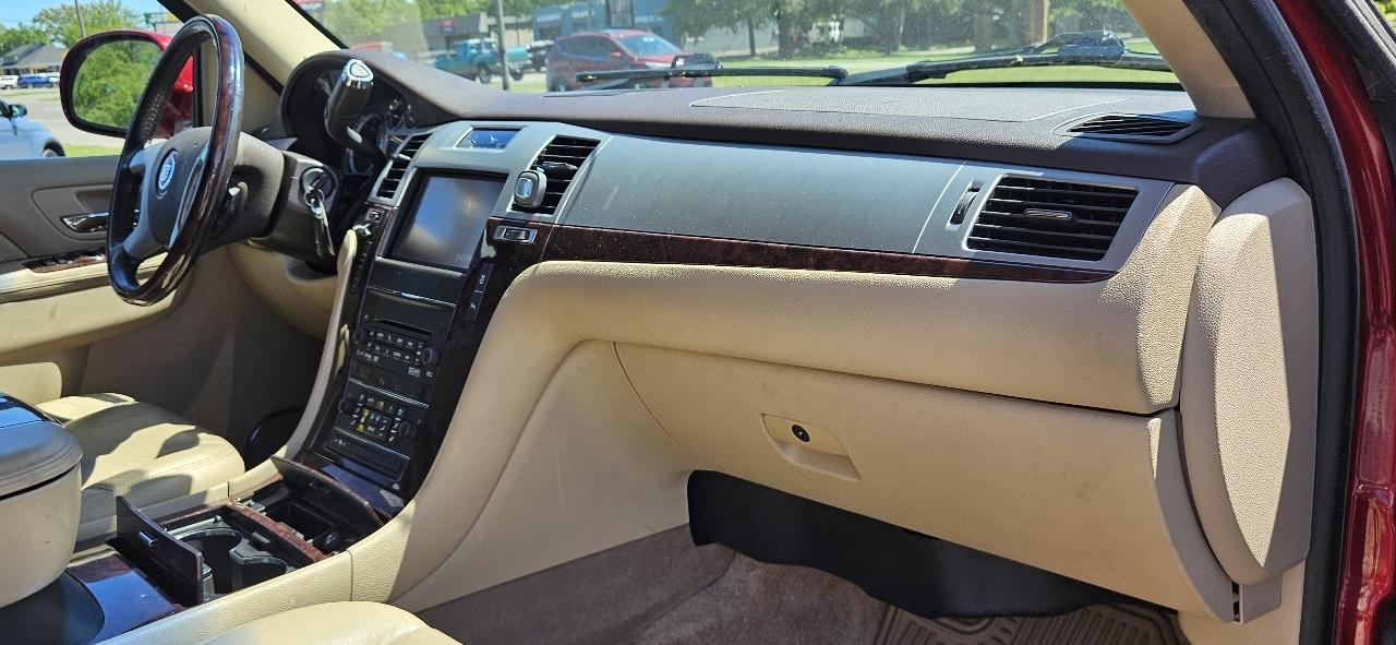 Cadillac Escalade AWD 4dr Luxury 2012