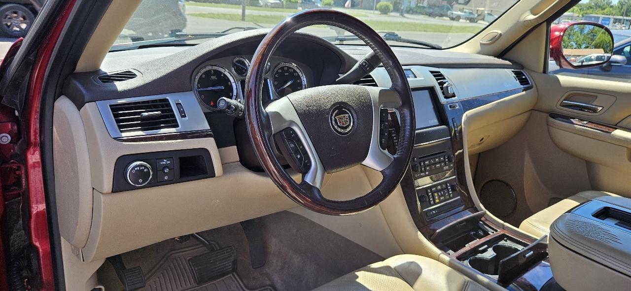 Cadillac Escalade AWD 4dr Luxury 2012