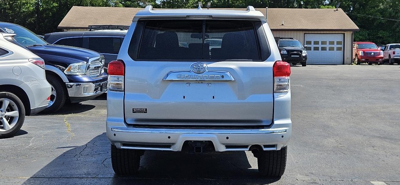 Toyota 4Runner RWD 4dr V6 SR5 (Natl) 2012