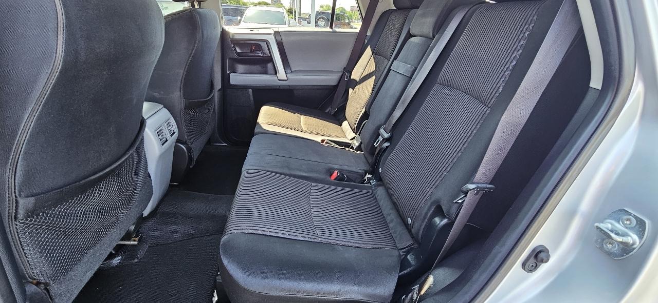Toyota 4Runner RWD 4dr V6 SR5 (Natl) 2012