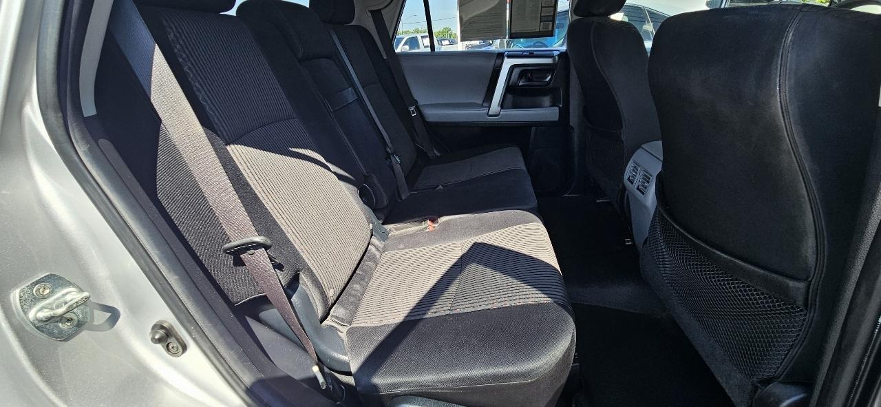 Toyota 4Runner RWD 4dr V6 SR5 (Natl) 2012