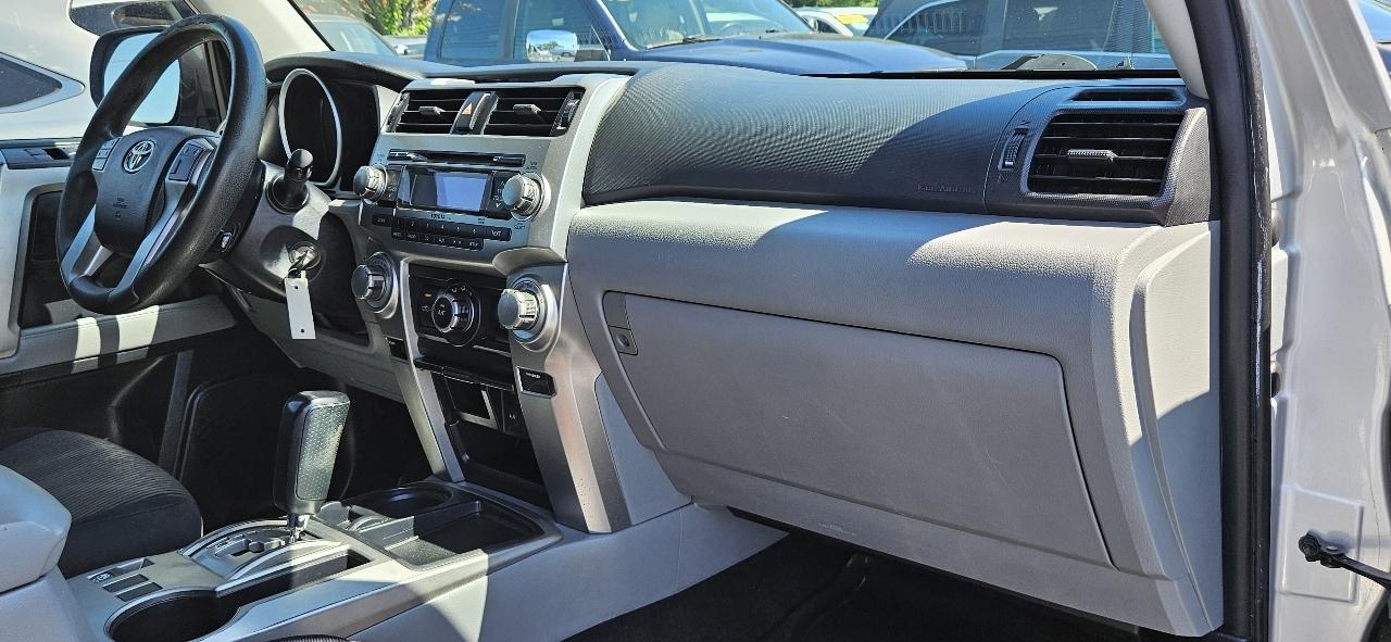 Toyota 4Runner RWD 4dr V6 SR5 (Natl) 2012