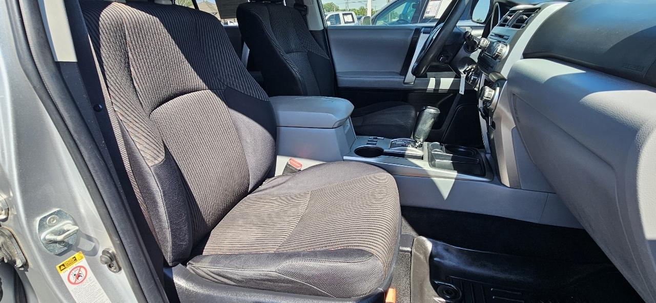 Toyota 4Runner RWD 4dr V6 SR5 (Natl) 2012