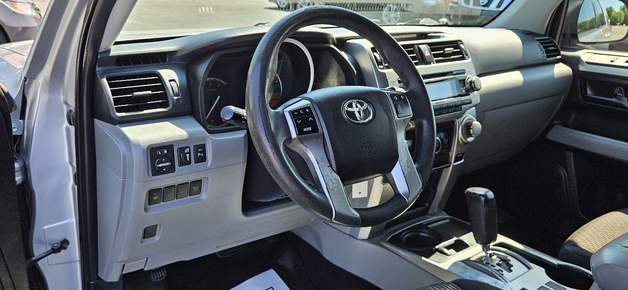 Toyota 4Runner RWD 4dr V6 SR5 (Natl) 2012