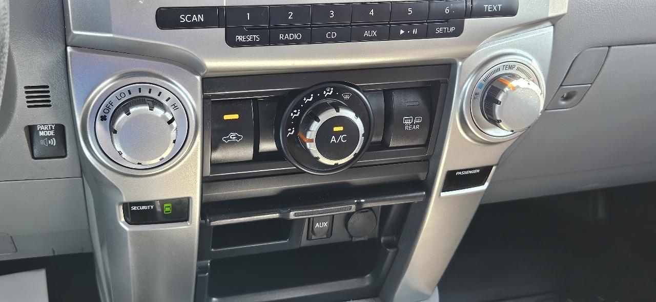 Toyota 4Runner RWD 4dr V6 SR5 (Natl) 2012