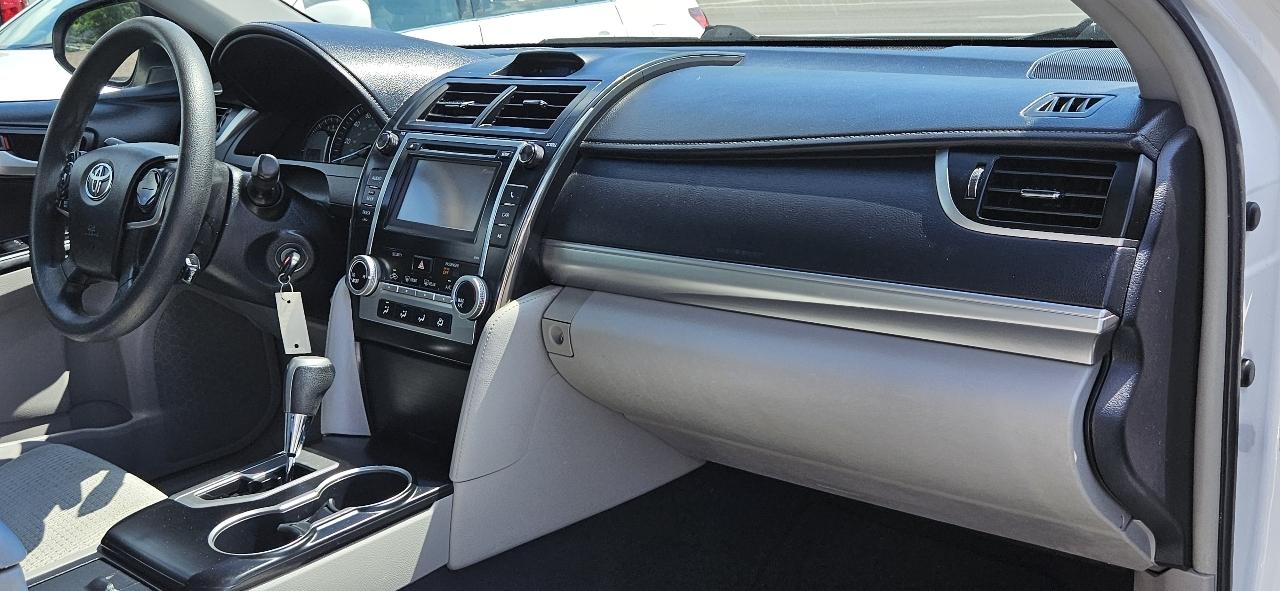 Toyota Camry 2014.5 4dr Sdn I4 Auto LE (Natl) 2014