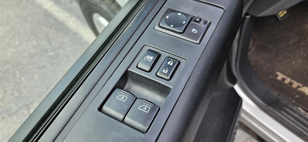 Nissan Titan 4WD King Cab SWB SV 2014