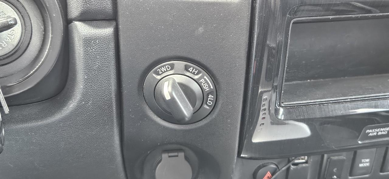 Nissan Titan 4WD King Cab SWB SV 2014