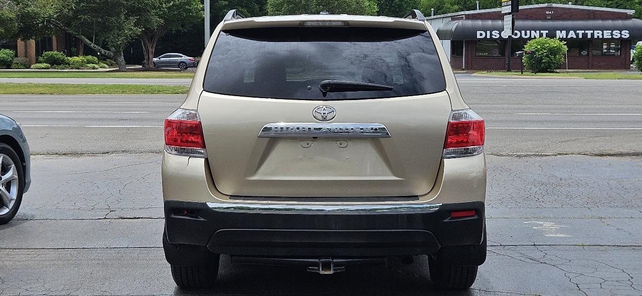 Toyota Highlander FWD 4dr V6 SE (Natl) 2011