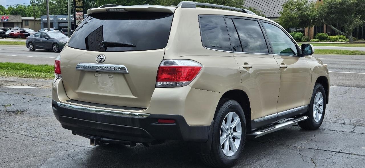 Toyota Highlander FWD 4dr V6 SE (Natl) 2011
