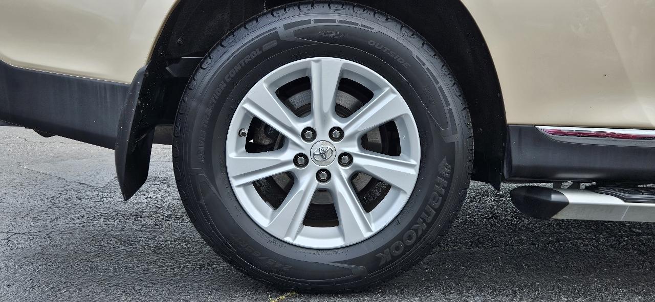 Toyota Highlander FWD 4dr V6 SE (Natl) 2011