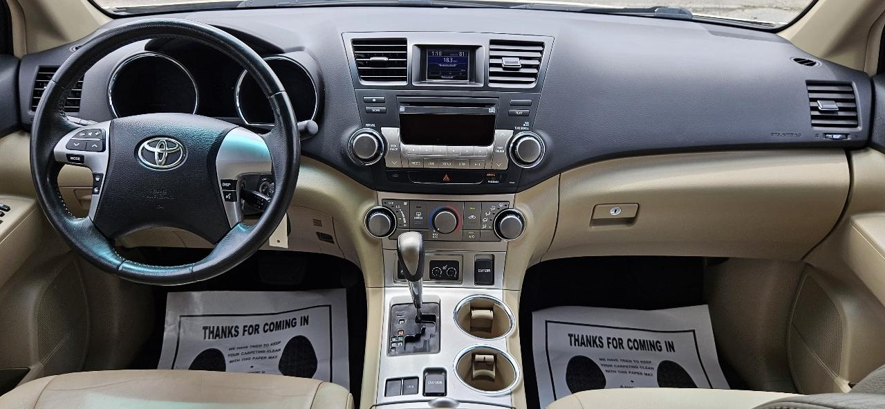 Toyota Highlander FWD 4dr V6 SE (Natl) 2011