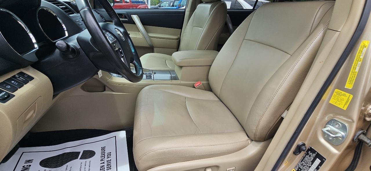 Toyota Highlander FWD 4dr V6 SE (Natl) 2011