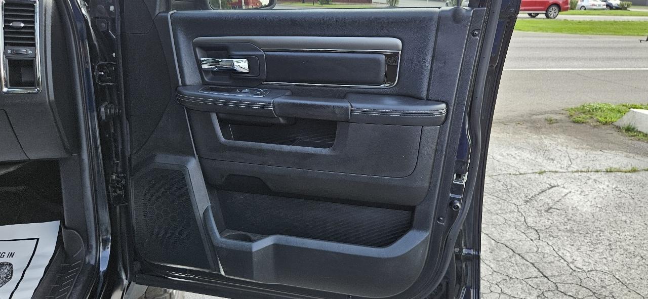RAM 1500 2WD Crew Cab 140.5" Sport 2014