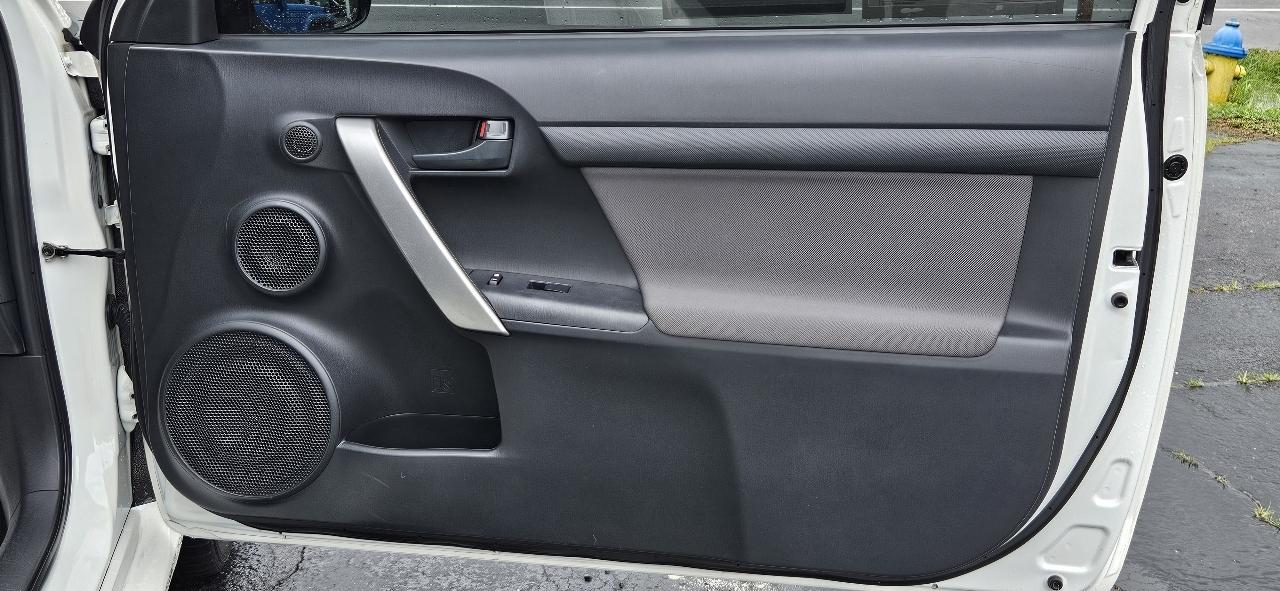 Scion tC 2dr HB Man (Natl) 2015
