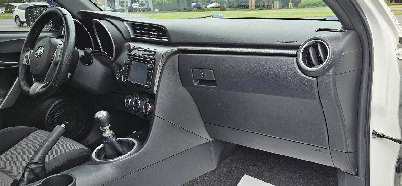 Scion tC 2dr HB Man (Natl) 2015