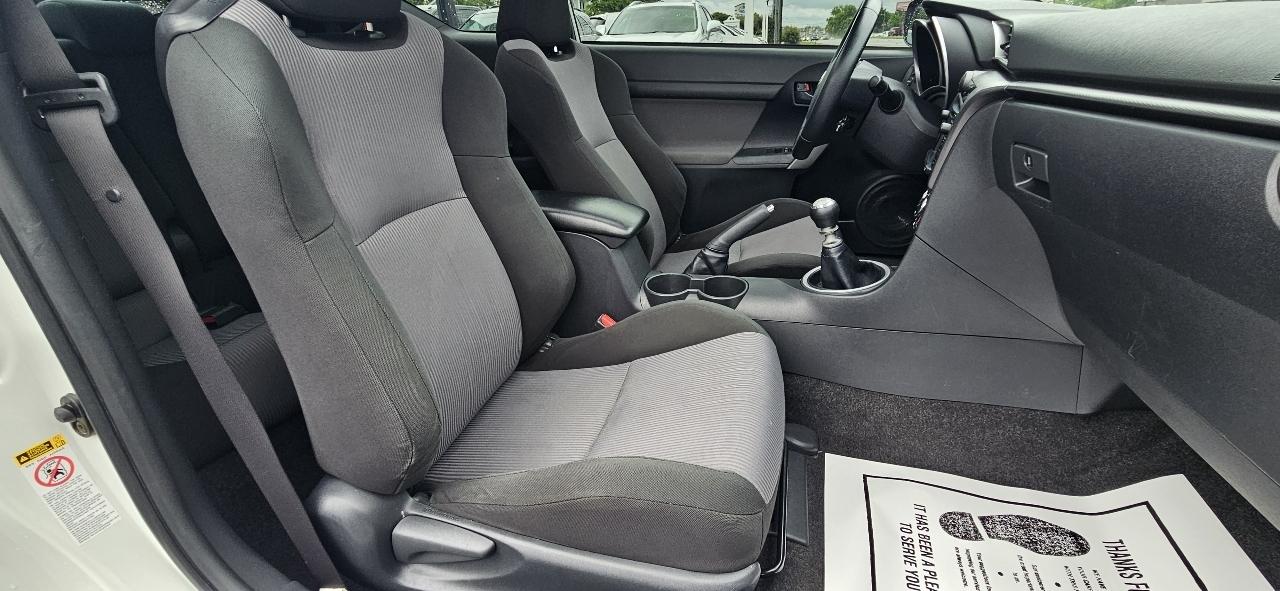 Scion tC 2dr HB Man (Natl) 2015