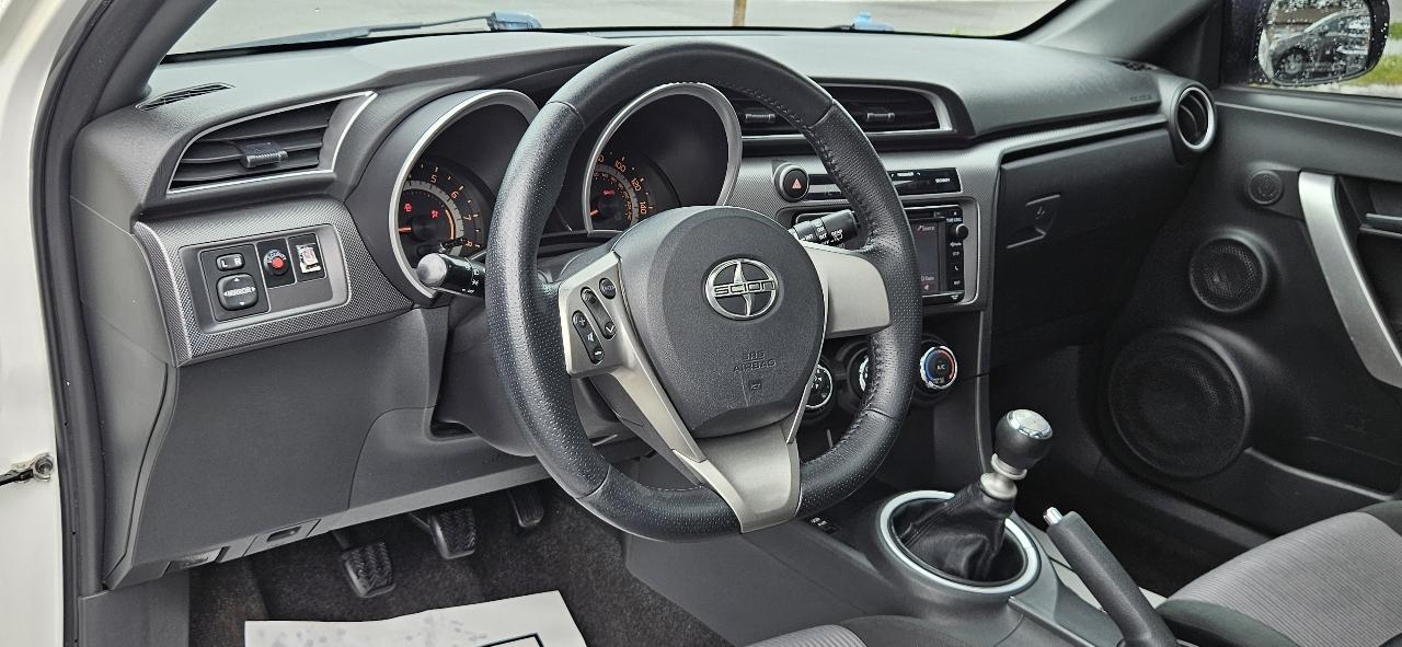 Scion tC 2dr HB Man (Natl) 2015