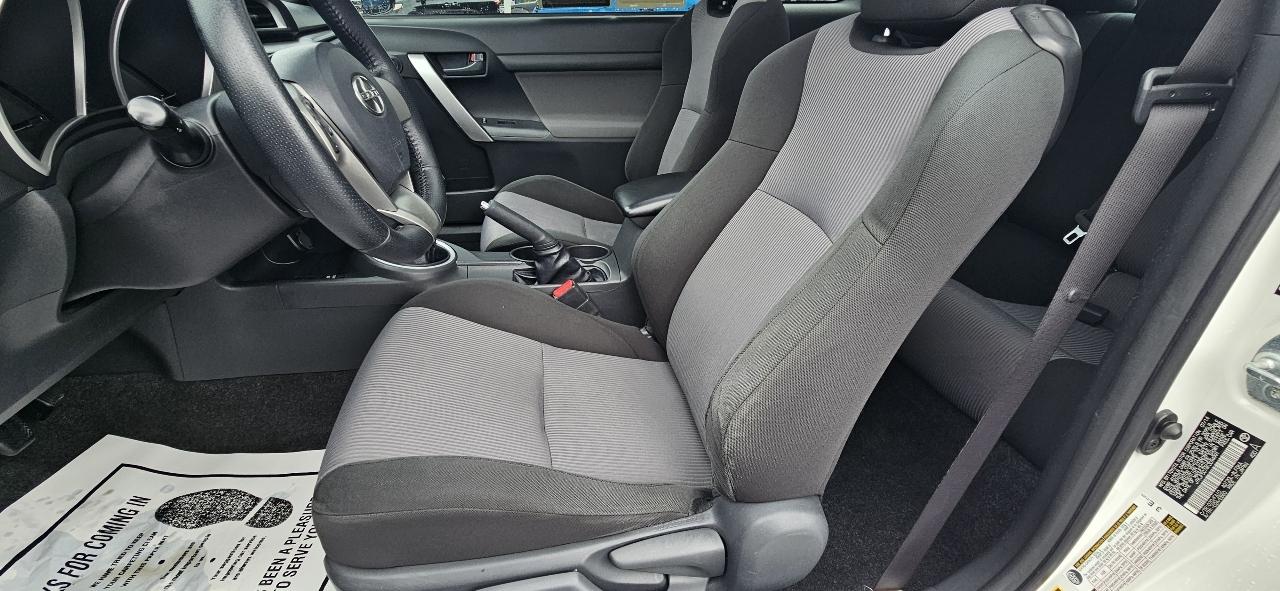 Scion tC 2dr HB Man (Natl) 2015