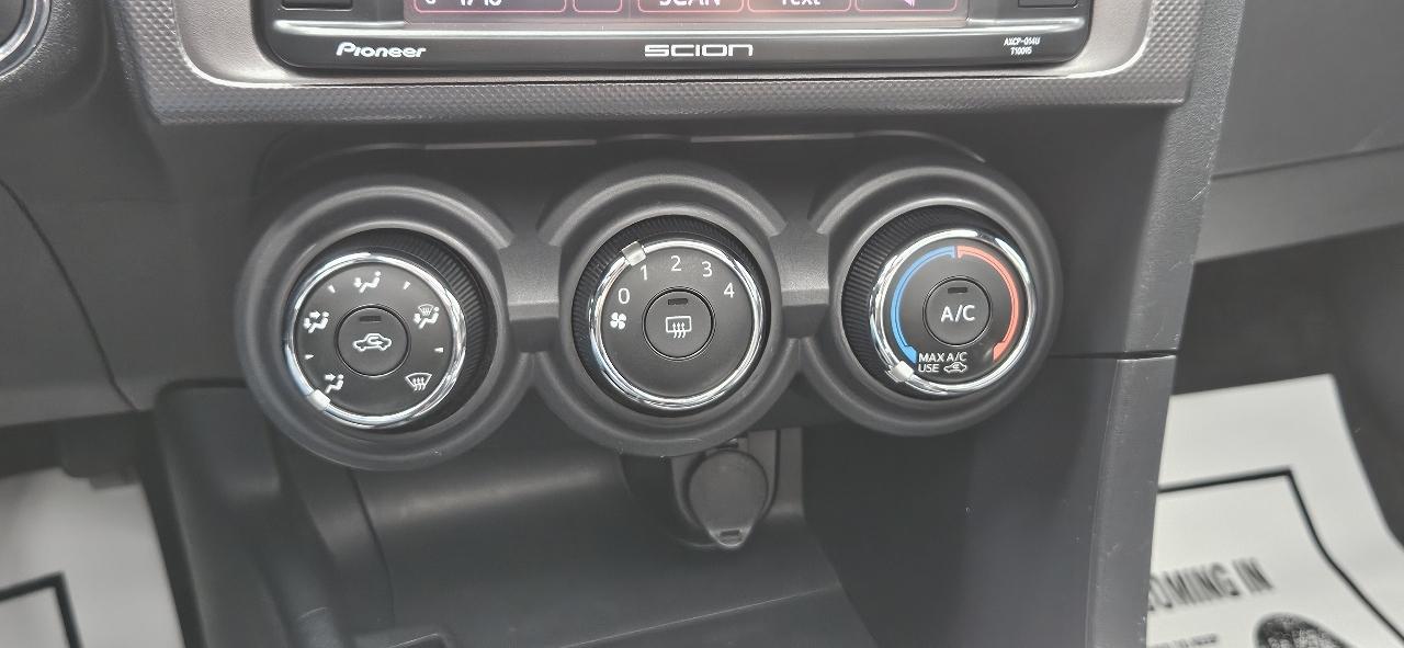 Scion tC 2dr HB Man (Natl) 2015