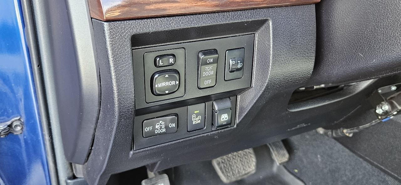 Toyota Tundra Limited CrewMax 5.7L 4WD 2015
