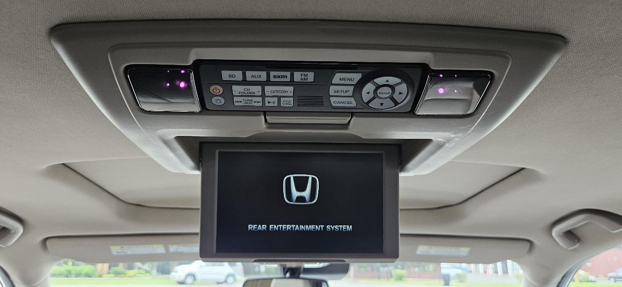 Honda Pilot 2WD 4dr Touring w/RES & Navi 2016