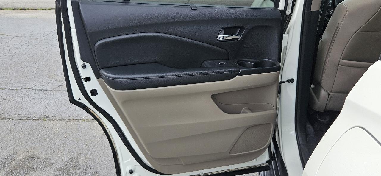 Honda Pilot 2WD 4dr Touring w/RES & Navi 2016