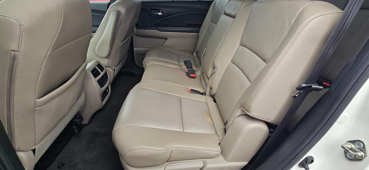 Honda Pilot 2WD 4dr Touring w/RES & Navi 2016