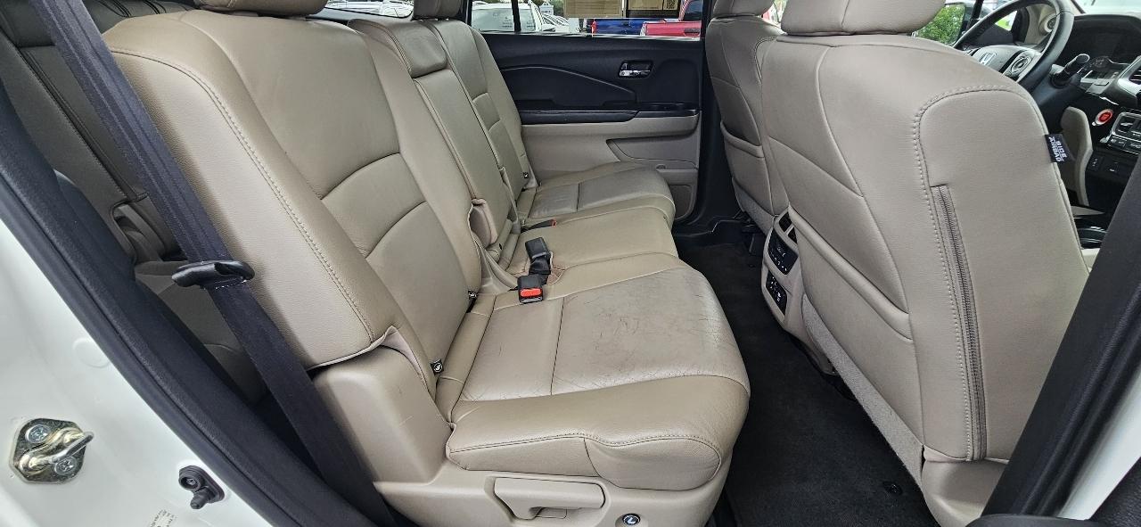Honda Pilot 2WD 4dr Touring w/RES & Navi 2016