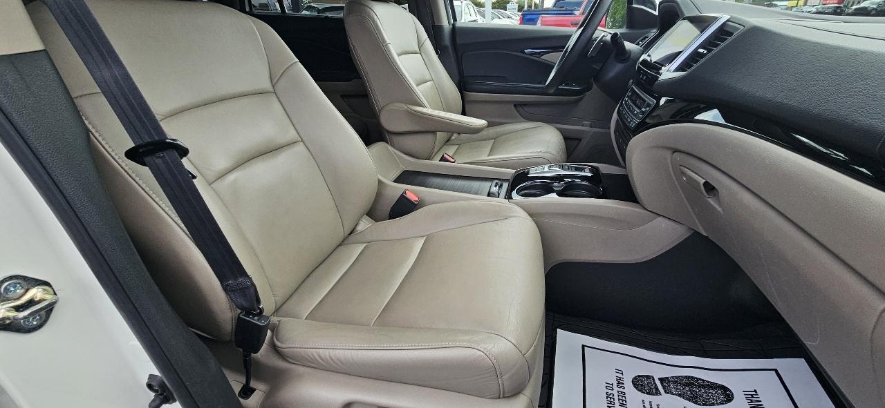 Honda Pilot 2WD 4dr Touring w/RES & Navi 2016