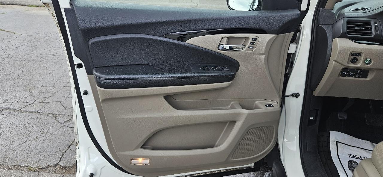 Honda Pilot 2WD 4dr Touring w/RES & Navi 2016
