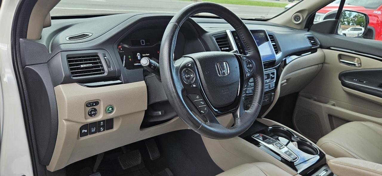 Honda Pilot 2WD 4dr Touring w/RES & Navi 2016