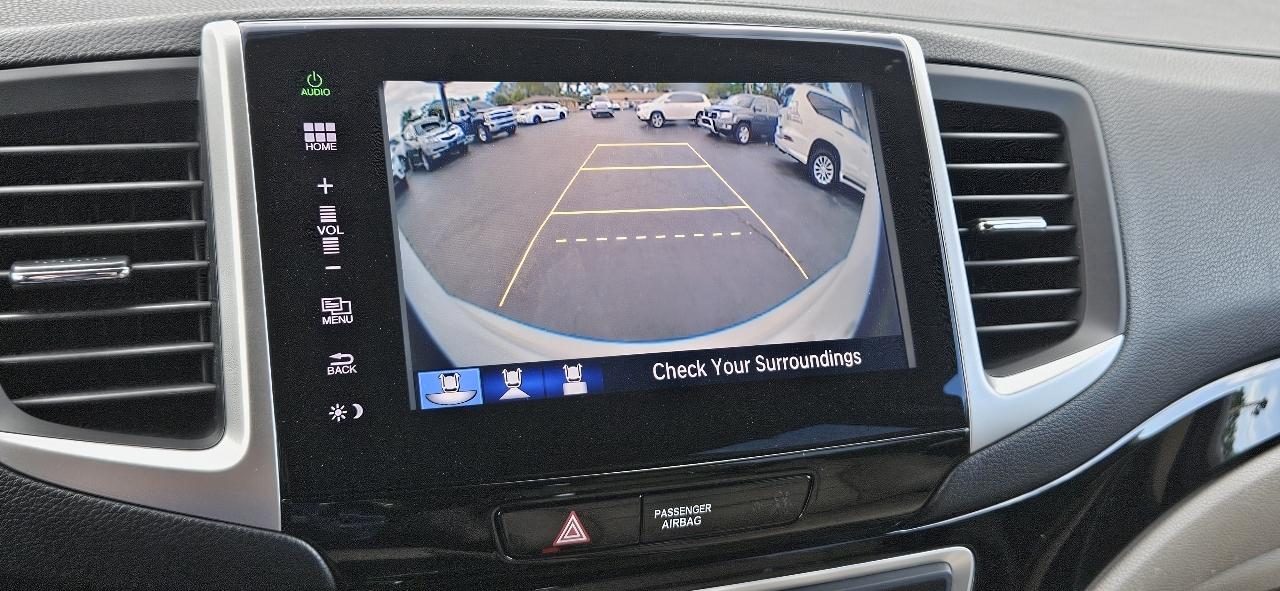 Honda Pilot 2WD 4dr Touring w/RES & Navi 2016