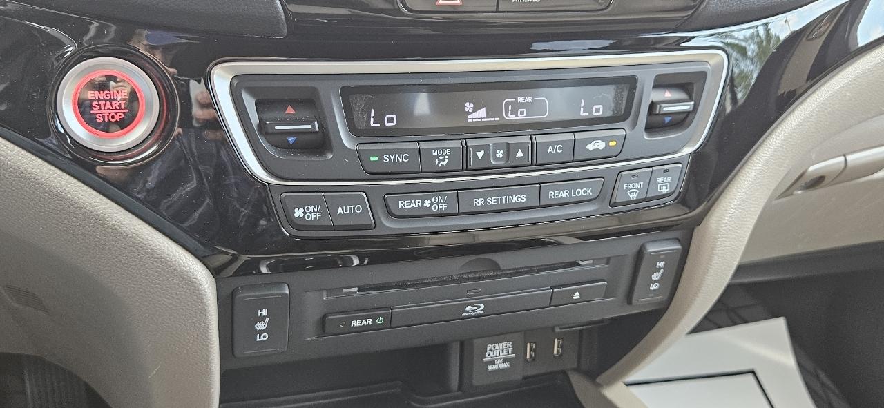 Honda Pilot 2WD 4dr Touring w/RES & Navi 2016