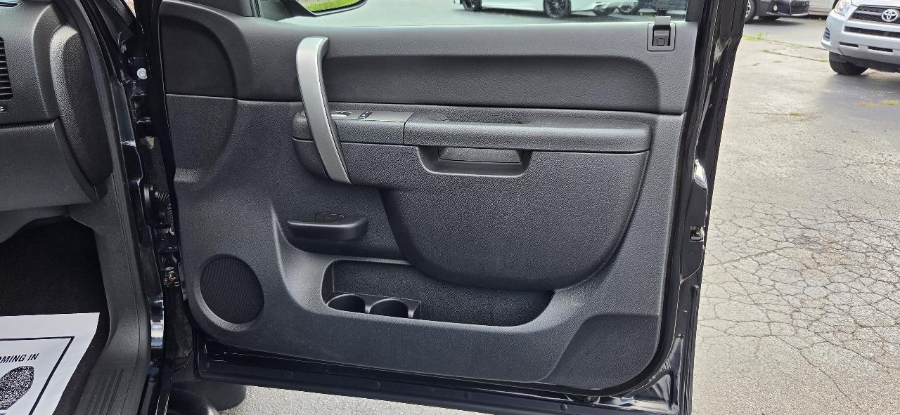Chevrolet Silverado 1500 4WD Reg Cab 119.0" LT 2012