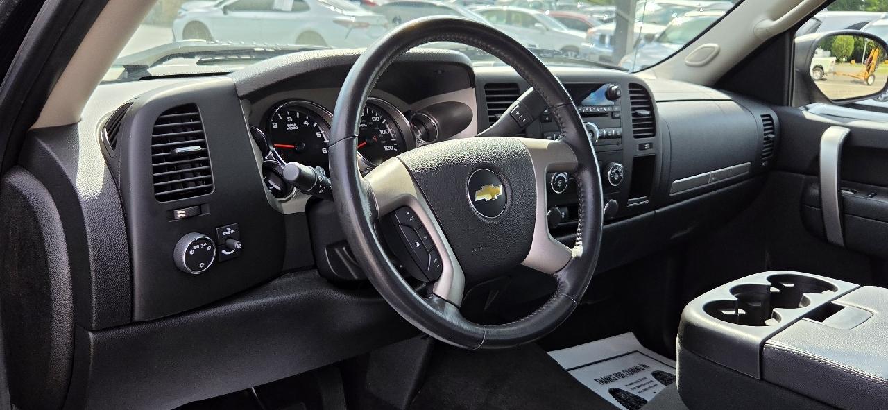 Chevrolet Silverado 1500 4WD Reg Cab 119.0" LT 2012
