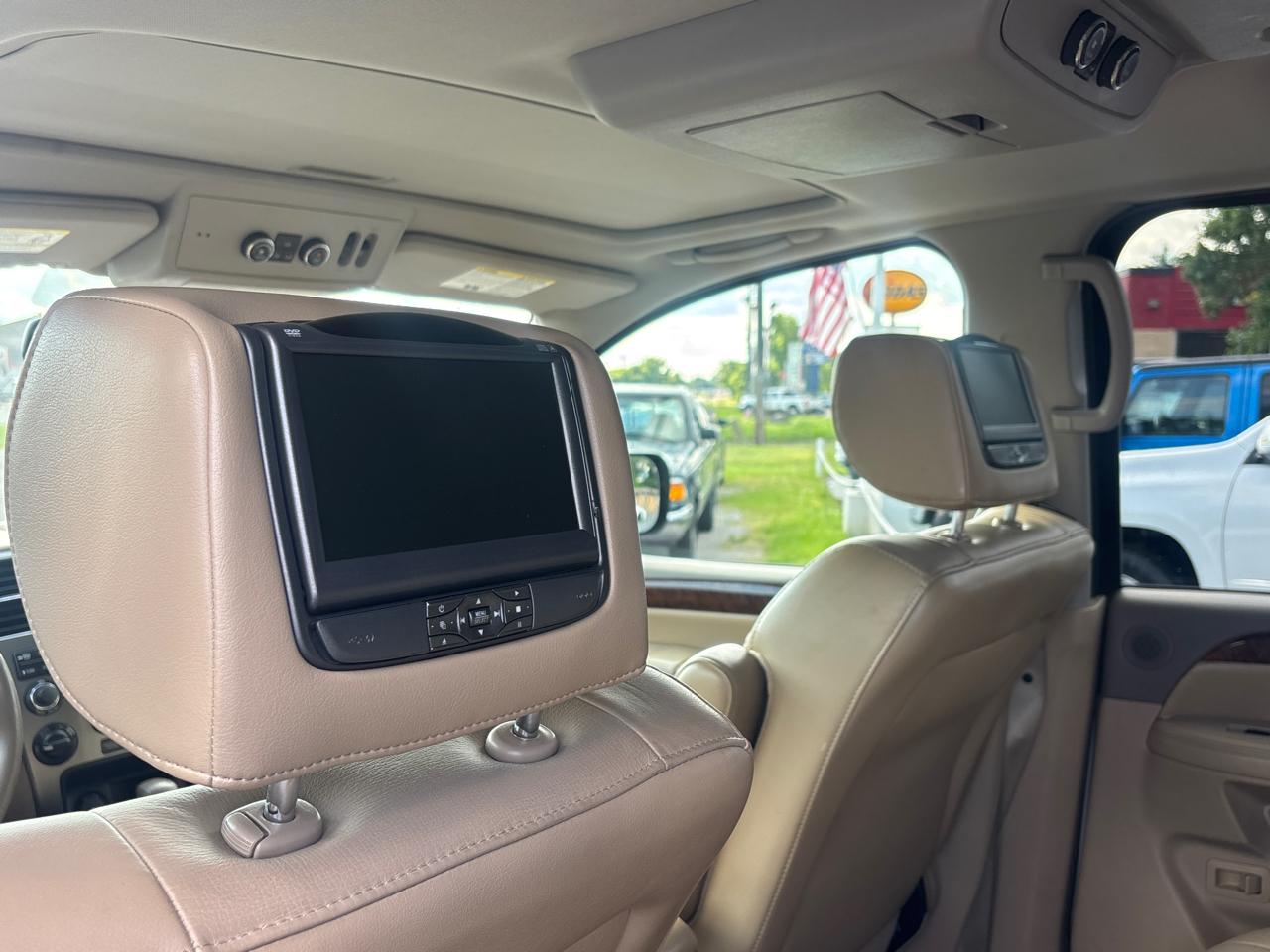 Nissan Armada 4WD 4dr Platinum 2014
