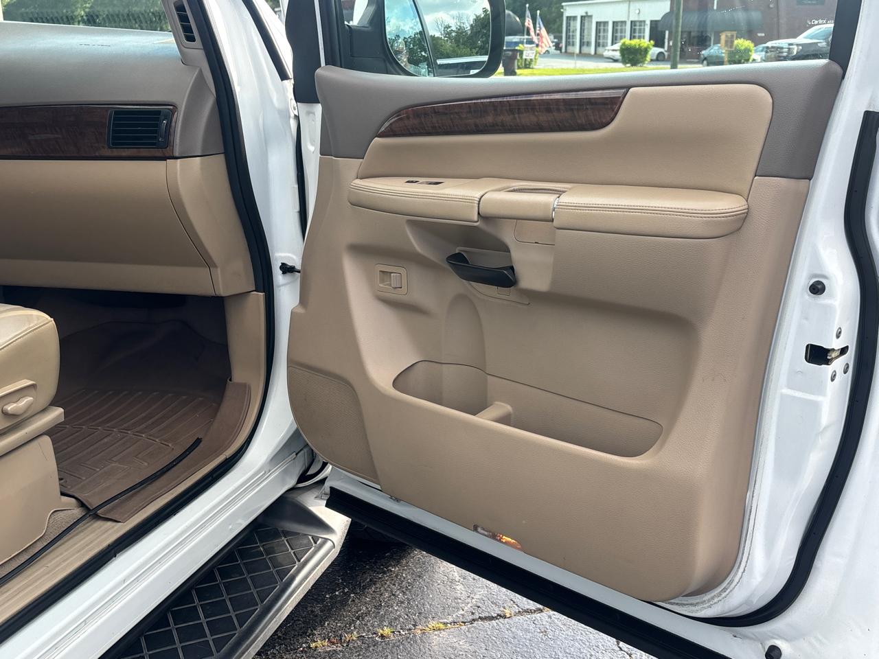 Nissan Armada 4WD 4dr Platinum 2014