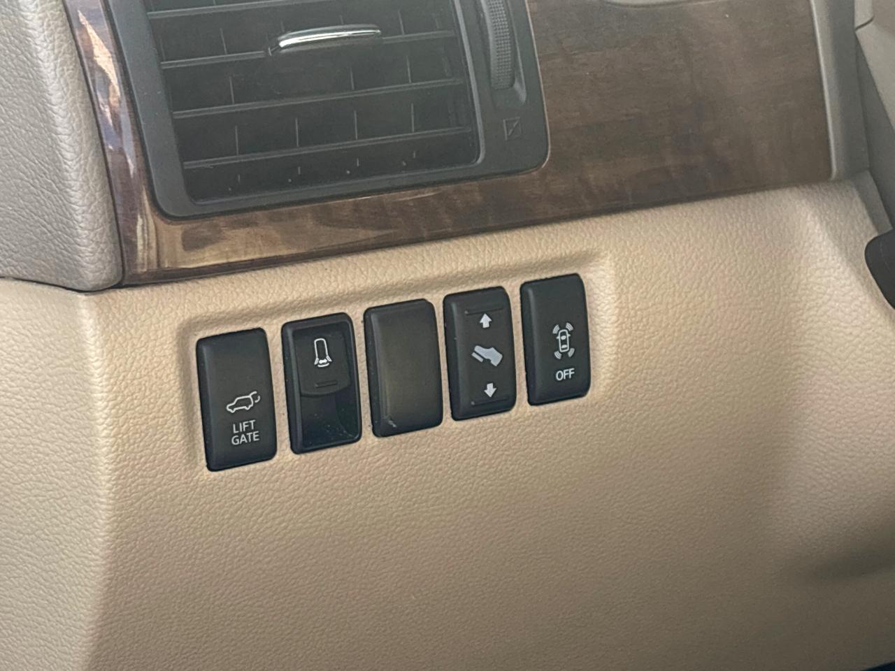 Nissan Armada 4WD 4dr Platinum 2014