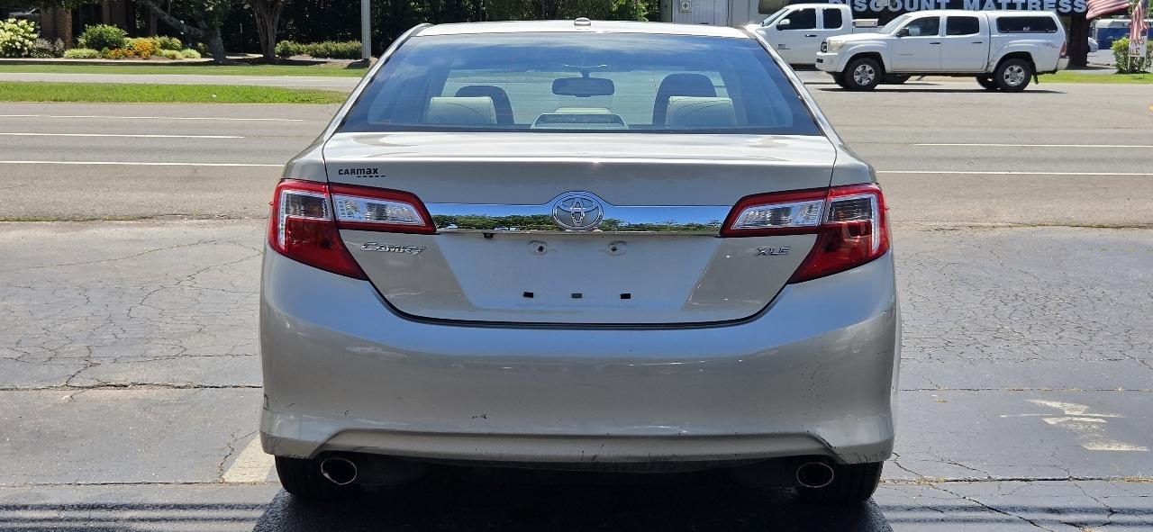 Toyota Camry 4dr Sdn V6 Auto XLE (Natl) 2013