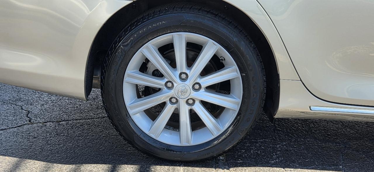 Toyota Camry 4dr Sdn V6 Auto XLE (Natl) 2013