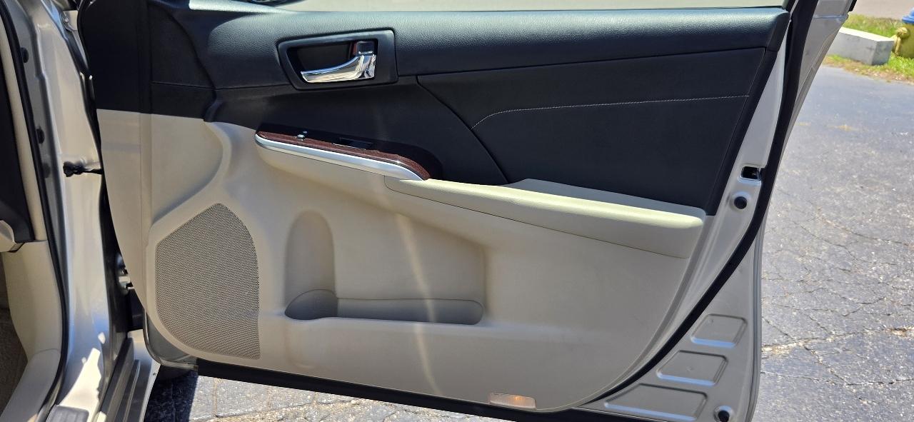 Toyota Camry 4dr Sdn V6 Auto XLE (Natl) 2013