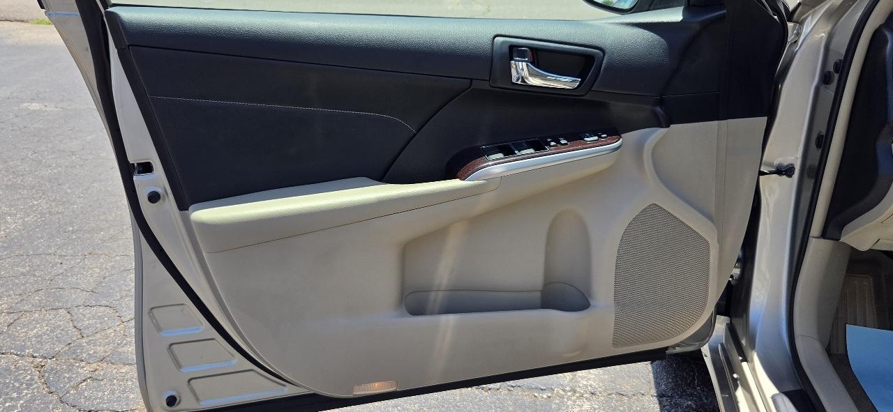 Toyota Camry 4dr Sdn V6 Auto XLE (Natl) 2013