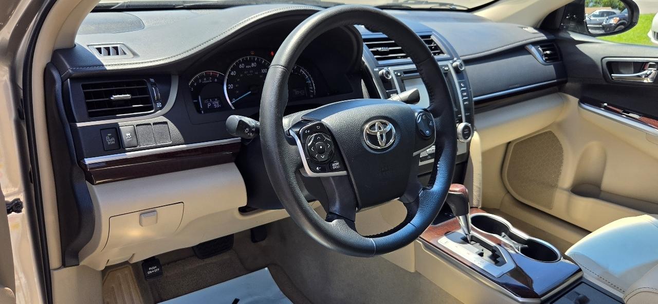 Toyota Camry 4dr Sdn V6 Auto XLE (Natl) 2013