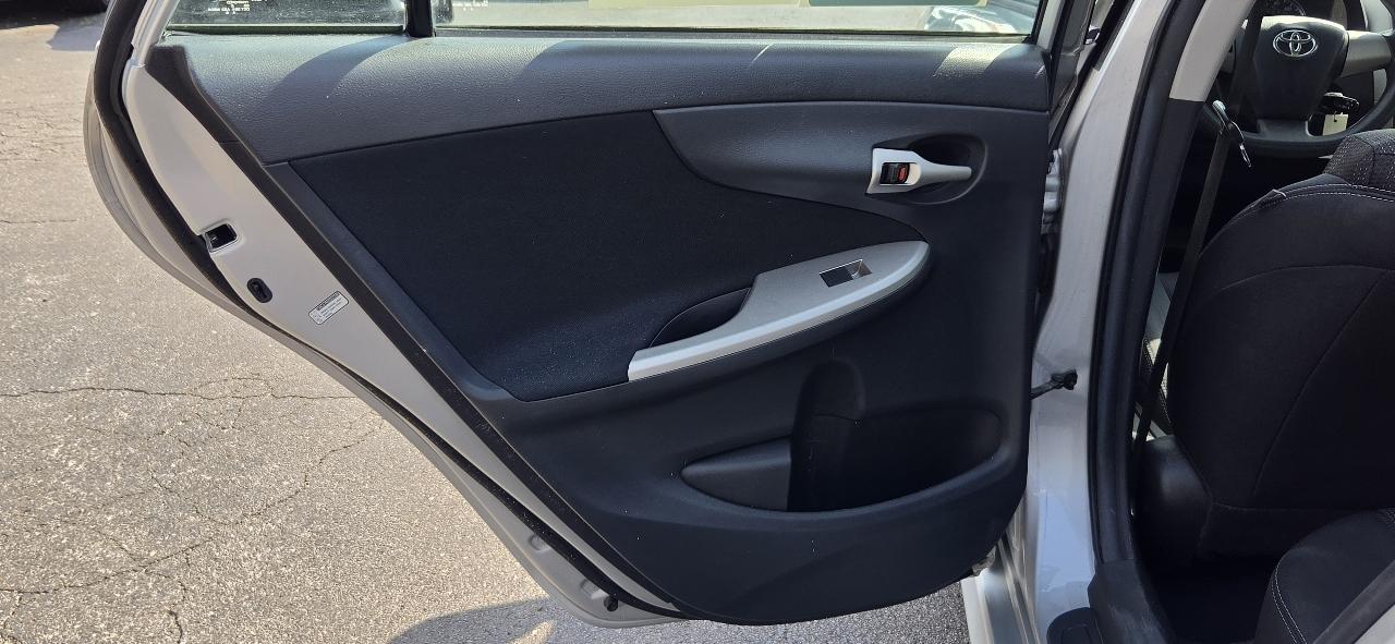 Toyota Corolla 4dr Sdn Auto S (Natl) 2013