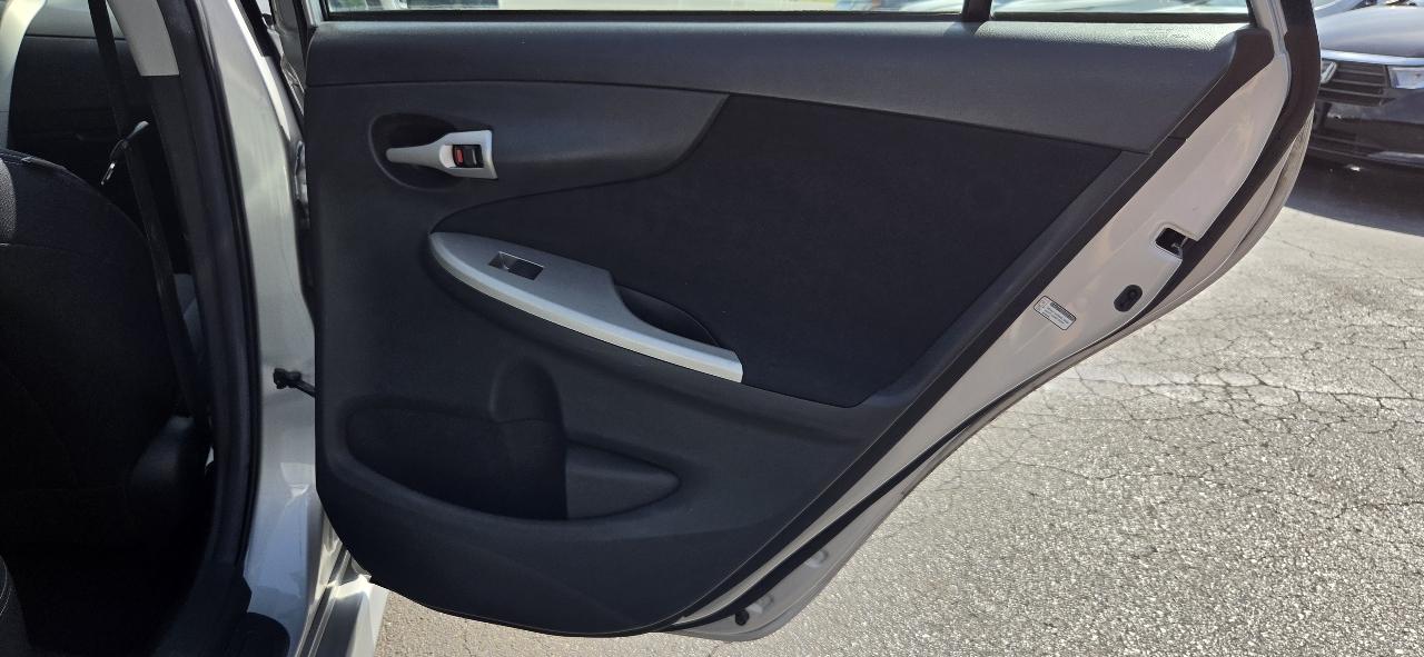 Toyota Corolla 4dr Sdn Auto S (Natl) 2013