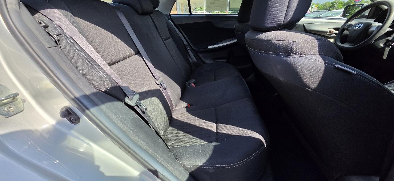 Toyota Corolla 4dr Sdn Auto S (Natl) 2013