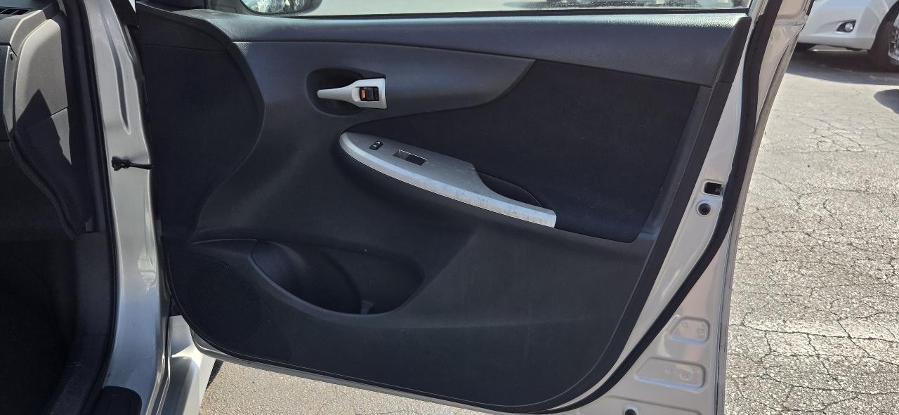 Toyota Corolla 4dr Sdn Auto S (Natl) 2013