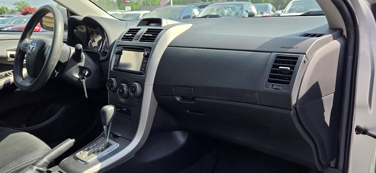 Toyota Corolla 4dr Sdn Auto S (Natl) 2013